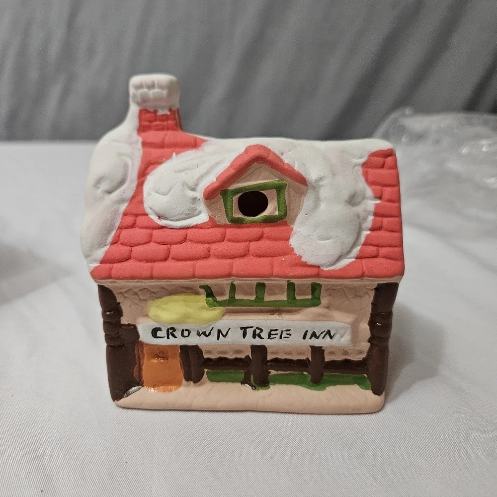 Crown Tree Inn Terracotta Mini Collectable Tealight Candle Holder (Flawed)